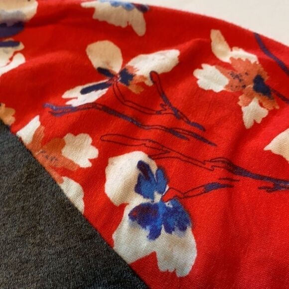 Eyeshadow raglan sleeve gray and red floral tee - Picture 5 of 9